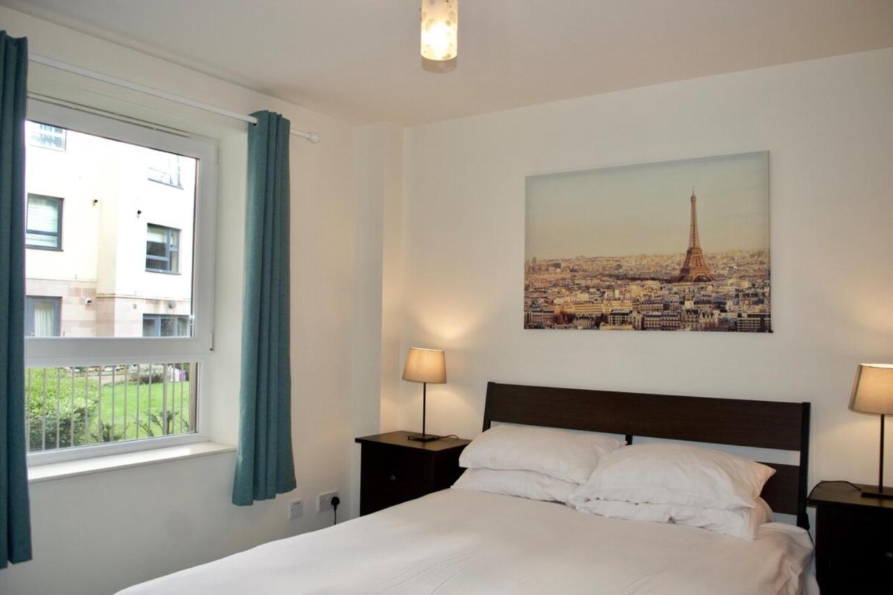 Modern 2 Bedroom City Centre Flat เอดินบะระ ภายนอก รูปภาพ