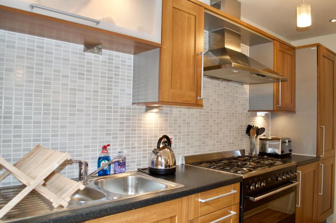 Modern 2 Bedroom City Centre Flat เอดินบะระ ภายนอก รูปภาพ