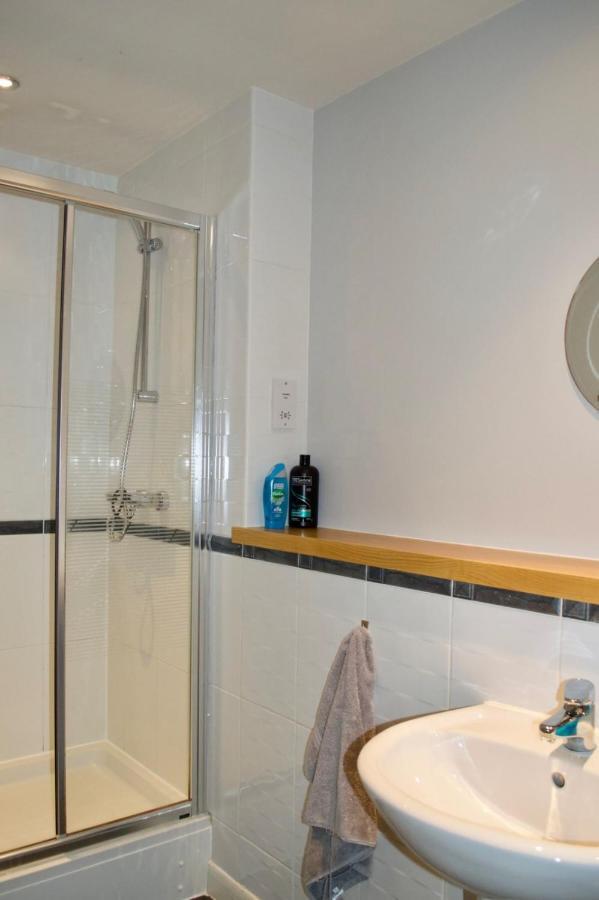 Modern 2 Bedroom City Centre Flat เอดินบะระ ภายนอก รูปภาพ