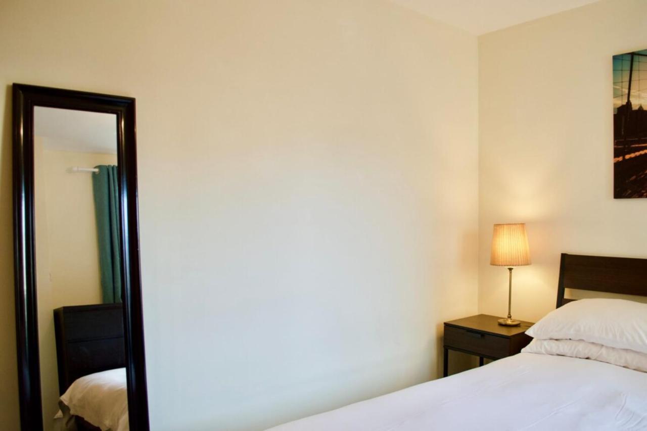 Modern 2 Bedroom City Centre Flat เอดินบะระ ภายนอก รูปภาพ