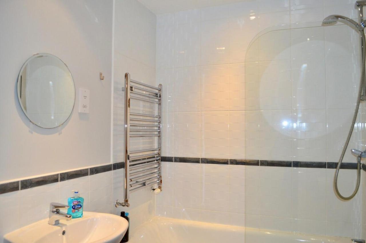 Modern 2 Bedroom City Centre Flat เอดินบะระ ภายนอก รูปภาพ